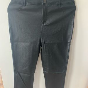 Size 1X NWOT Fashion Nova Leather Pant
